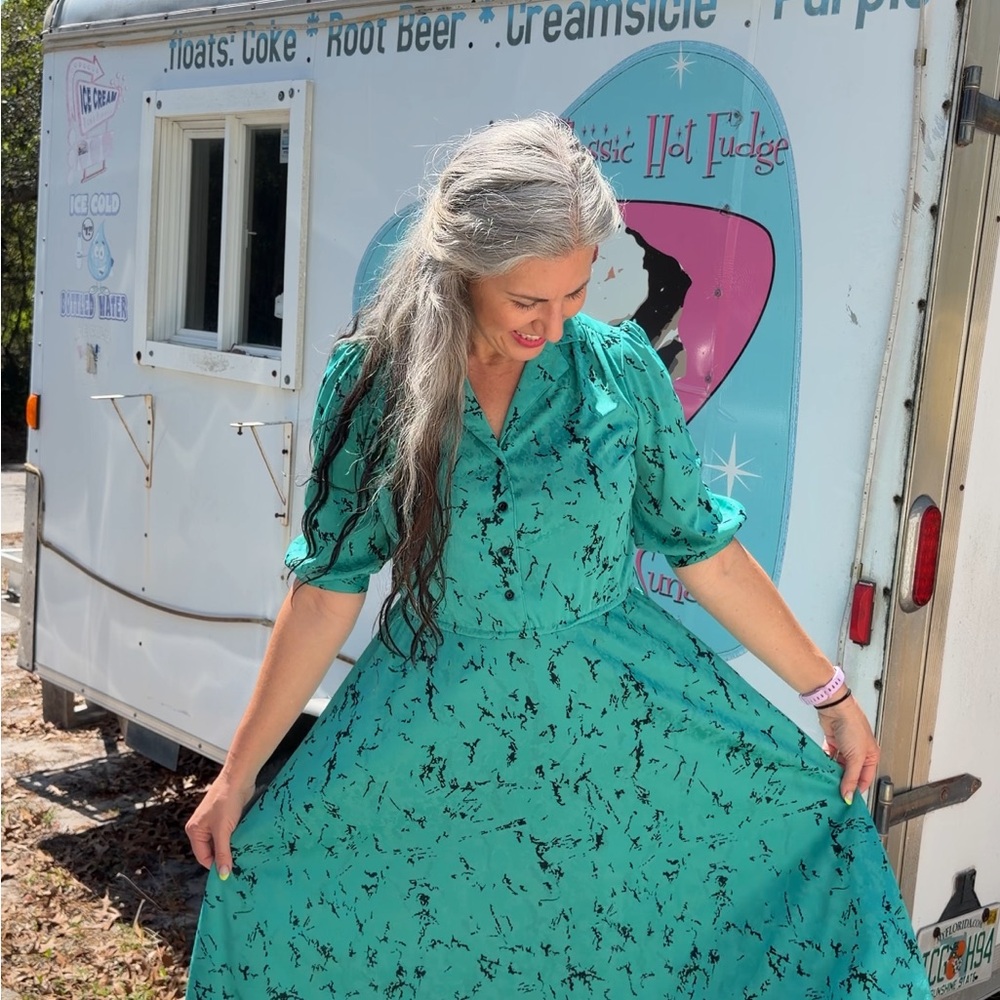 Teal Floral Vintage  Maxi Dress with Button-Front Bodice…